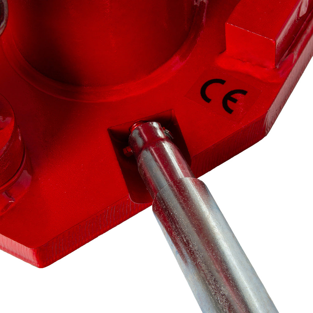 Cric pentru utilaje/ camioane cu talpa joasa | 20 tone, detaliu al bazei și sistemului de ridicare.